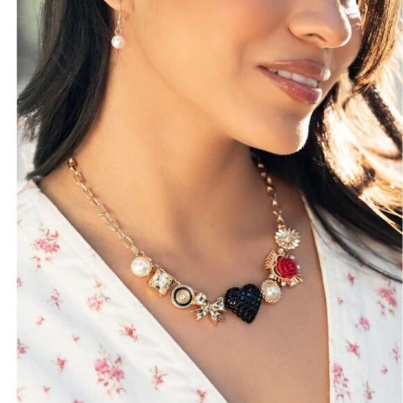 Paparazzi Victorian Vibe Heart Rose Bow Charm Necklace Pearl Gold Romance New - Picture 1 of 2